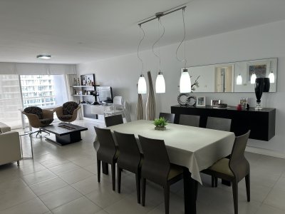 TORRE MANHATTAN, ALQUILER ENERO, 3 DORMITORIOS, TERRAZA CON PARRILLERO PUNTA DEL ESTE