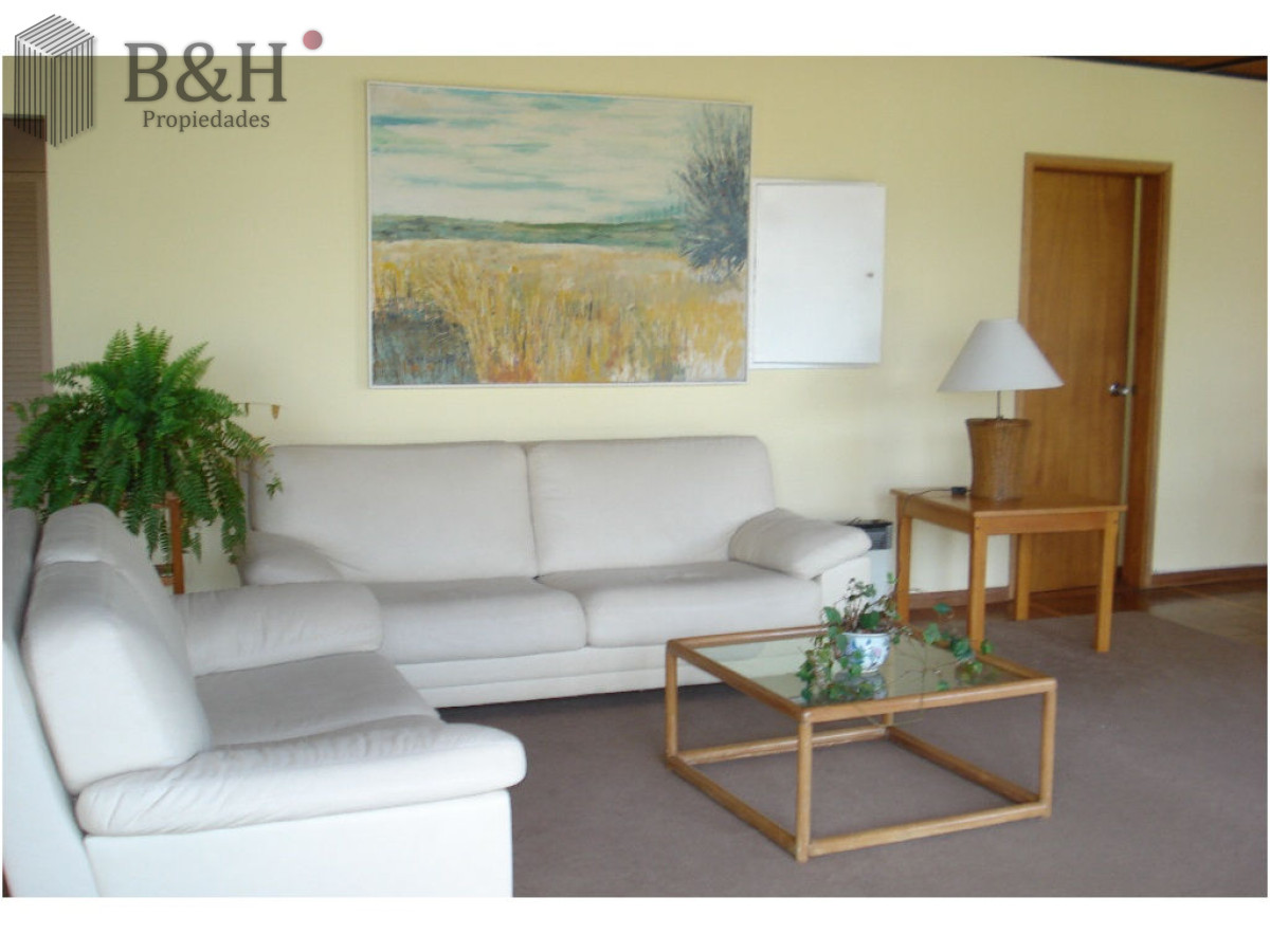 Apartamento ID.7062 - Excelente ubicacion en Punta del Este, 2 dormitorios, 2 baños y dep VENTA 