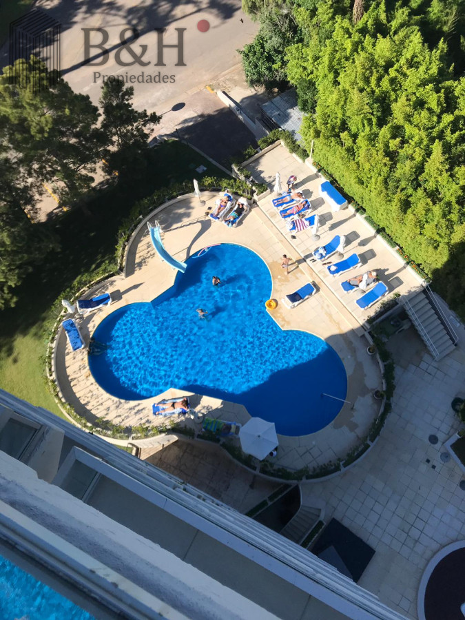 Apartamento ID.7062 - Excelente ubicacion en Punta del Este, 2 dormitorios, 2 baños y dep VENTA 