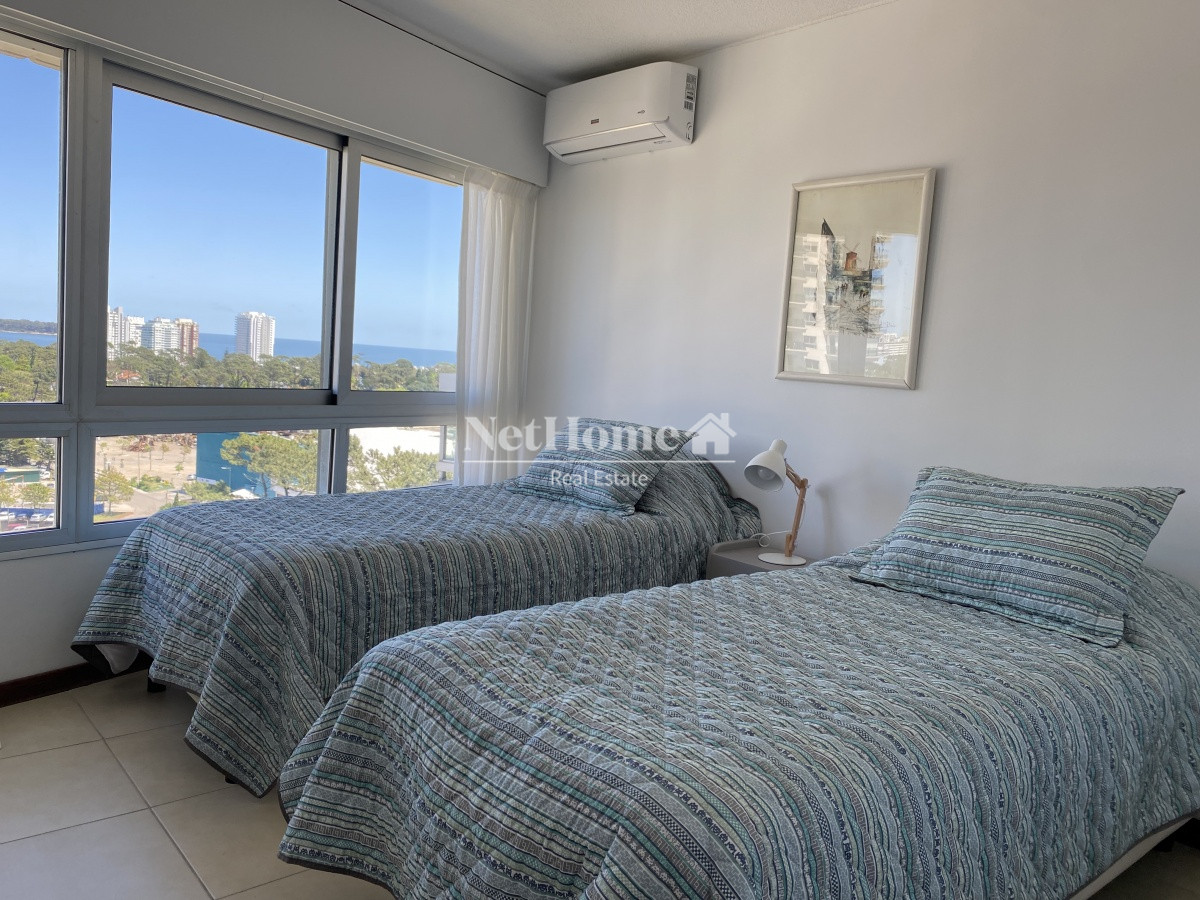 Apartamento ID.213 - Zona Roosvelt Apartamento 3 dormitorios + dependencia con garaje y vista al mar.