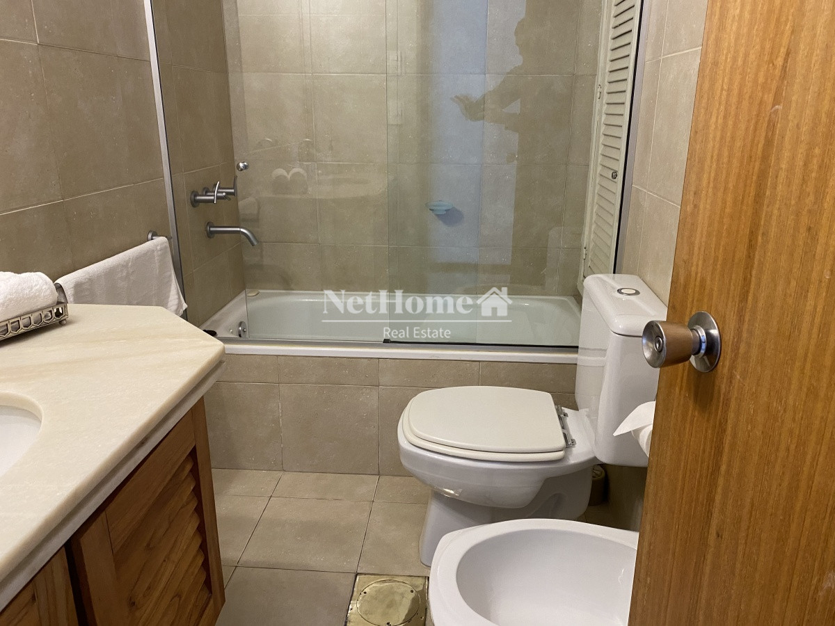 Apartamento ID.213 - Zona Roosvelt Apartamento 3 dormitorios + dependencia con garaje y vista al mar.