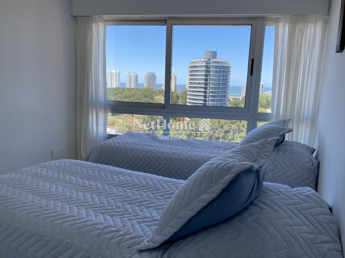 Apartamento ID.213 - Zona Roosvelt Apartamento 3 dormitorios + dependencia con garaje y vista al mar.