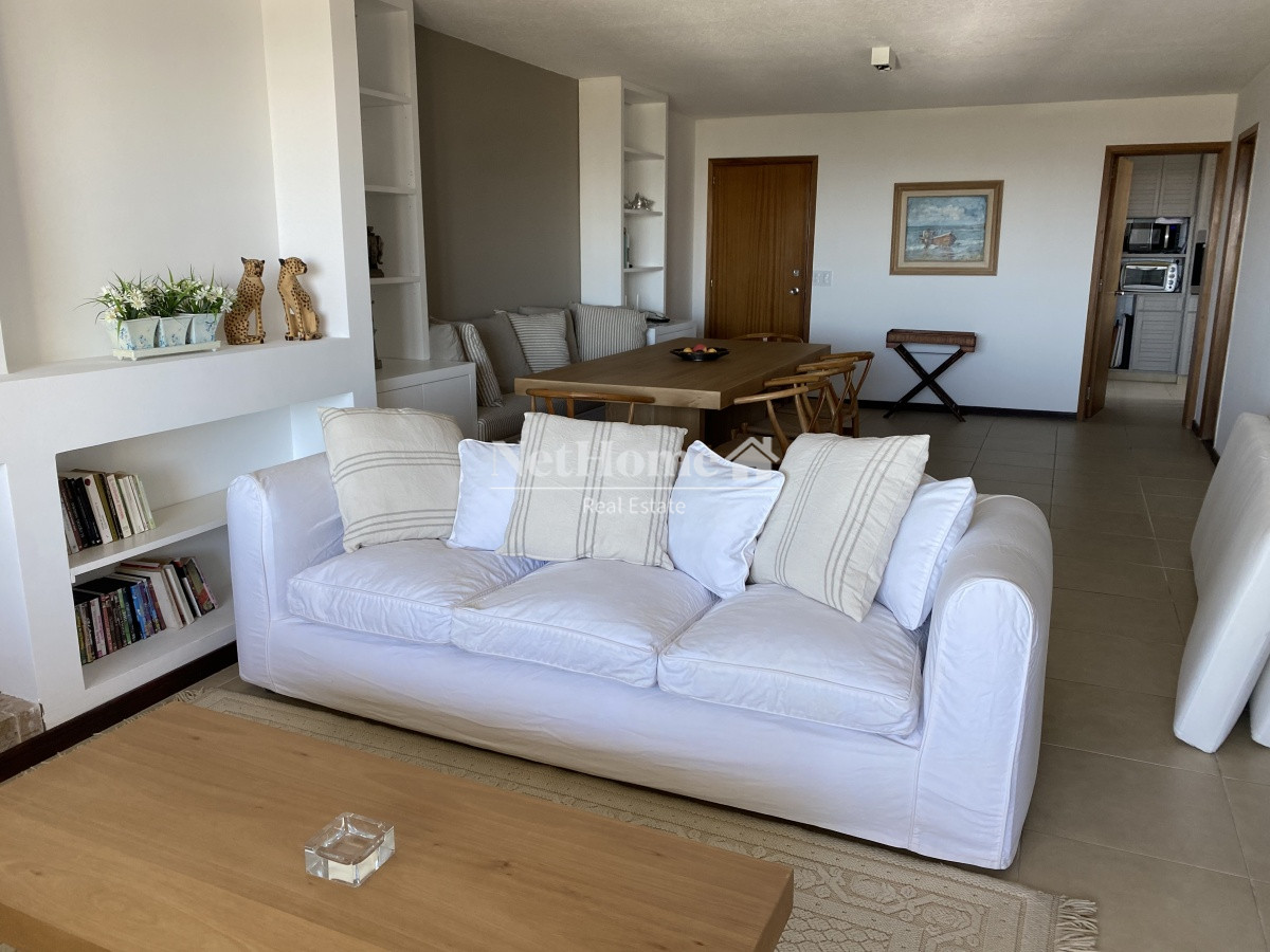 Apartamento ID.213 - Zona Roosvelt Apartamento 3 dormitorios + dependencia con garaje y vista al mar.