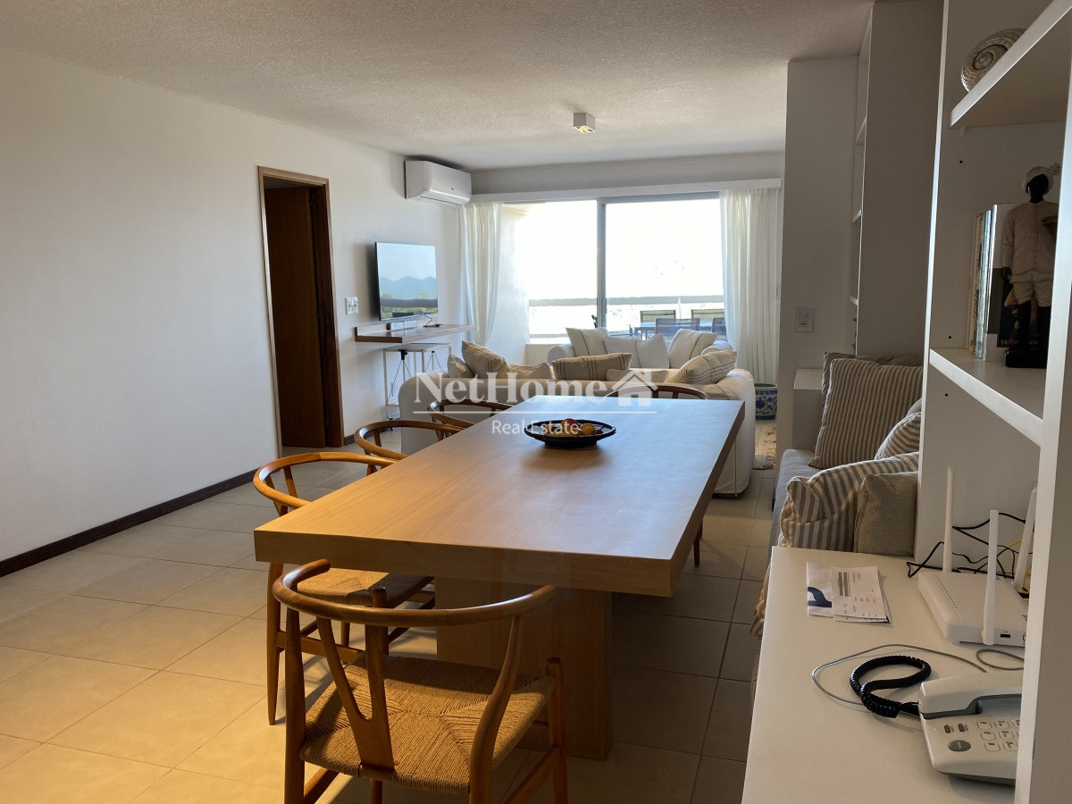 Apartamento ID.213 - Zona Roosvelt Apartamento 3 dormitorios + dependencia con garaje y vista al mar.