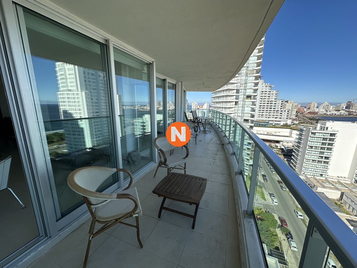Apartamento Ref.222937 - ESPECTACULAR APARTAMENTO PLAYA MANSA, 3 DORMITORIOS EN SUITE, TODOS LOS SERVICIOS