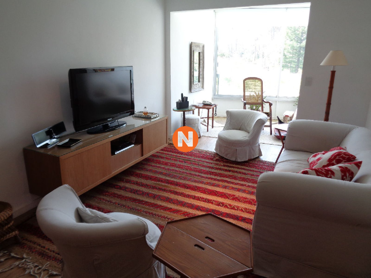 Apartamento Ref.225177 - Excelente ubicacion en Punta del Este, 2 dormitorios, 2 baños