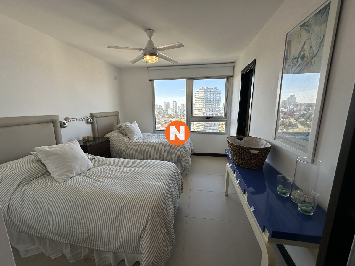 Apartamento Ref.222937 - ESPECTACULAR APARTAMENTO PLAYA MANSA, 3 DORMITORIOS EN SUITE, TODOS LOS SERVICIOS