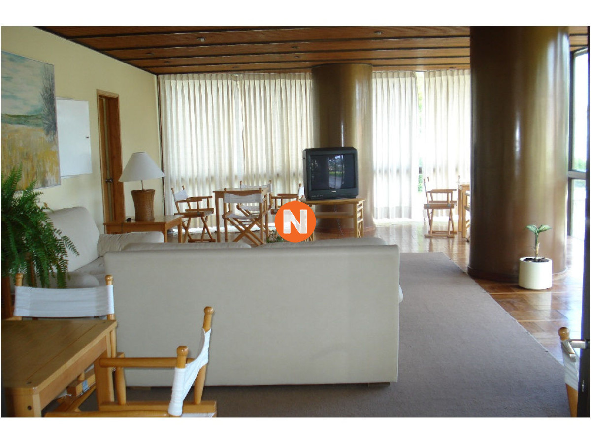 Apartamento Ref.225177 - Excelente ubicacion en Punta del Este, 2 dormitorios, 2 baños