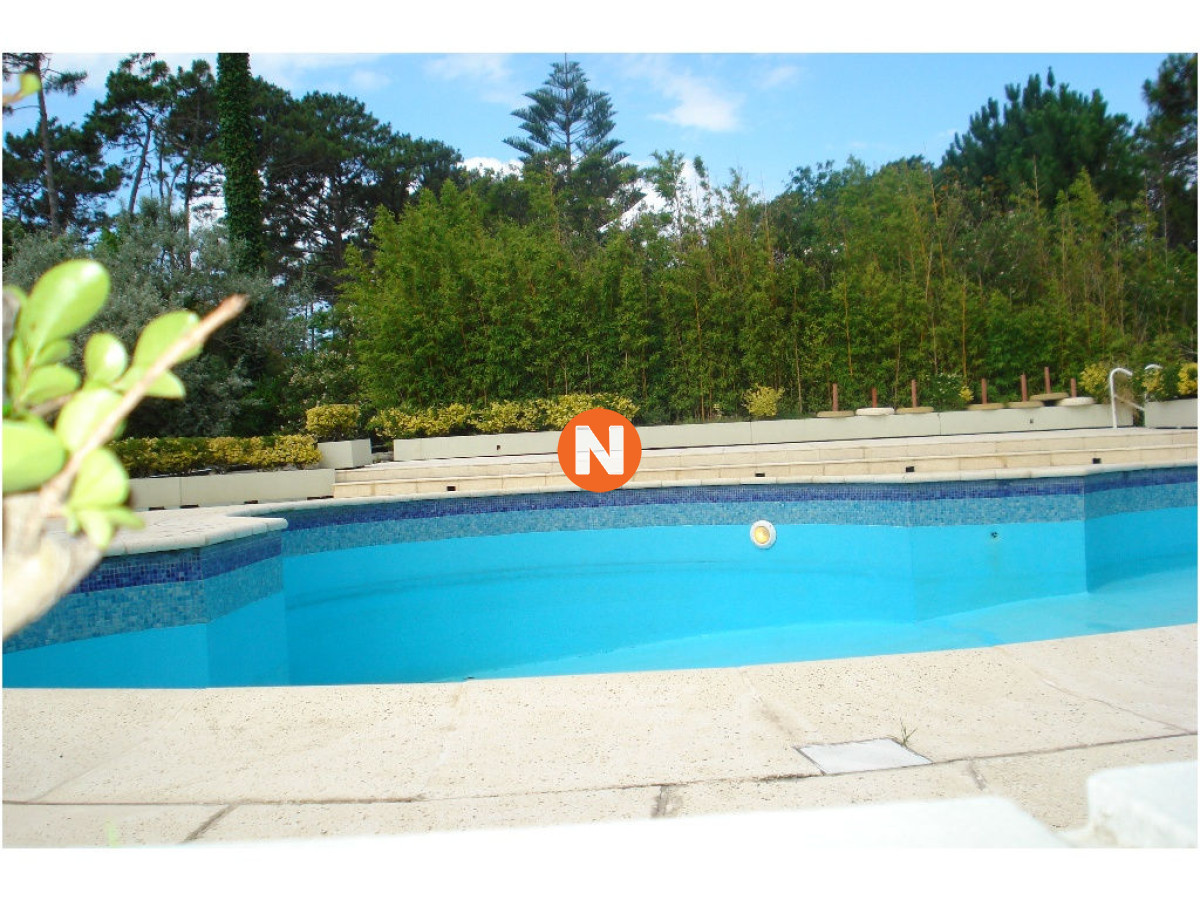 Apartamento Ref.225177 - Excelente ubicacion en Punta del Este, 2 dormitorios, 2 baños