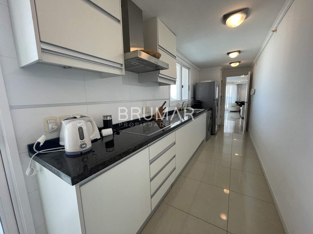 Apartamento ID.486 - Apartamento de lujo, 3 dormitorios en suite + dependencia, 2 garage, venta, Punta del Este