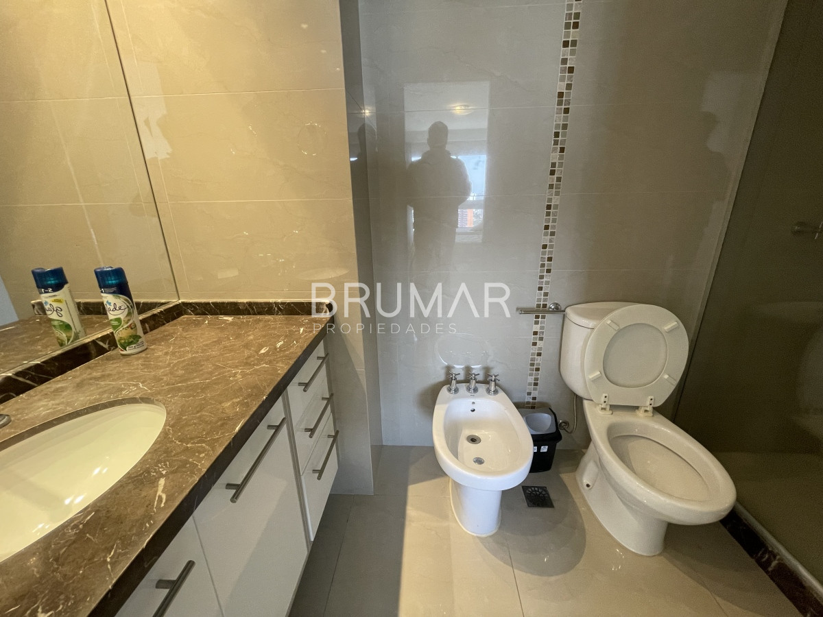 Apartamento ID.486 - Apartamento de lujo, 3 dormitorios en suite + dependencia, 2 garage, venta, Punta del Este