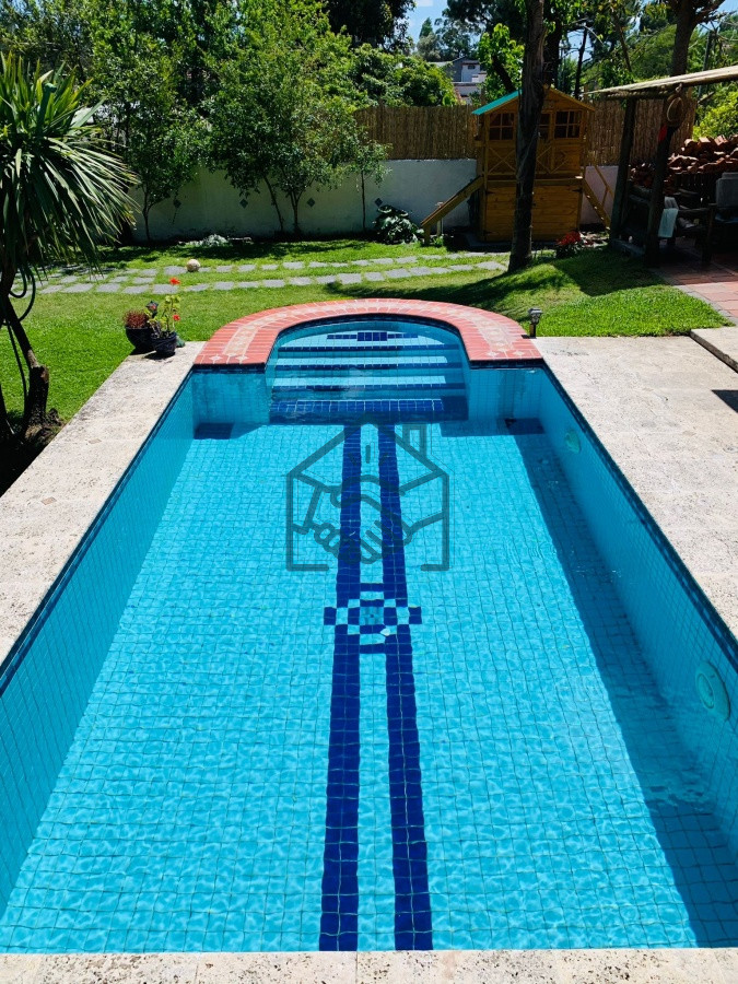 Casa ID.1476/PINARES-CON-EXCELENTES-DETALLES-4-DORMITOROS-PISCINA-BARBACOA-CERRADA - PINARES CON EXCELENTES DETALLES 4 DORMITOROS PISCINA BARBACOA CERRADA