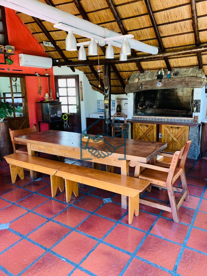 Casa ID.1476/PINARES-CON-EXCELENTES-DETALLES-4-DORMITOROS-PISCINA-BARBACOA-CERRADA - PINARES CON EXCELENTES DETALLES 4 DORMITOROS PISCINA BARBACOA CERRADA