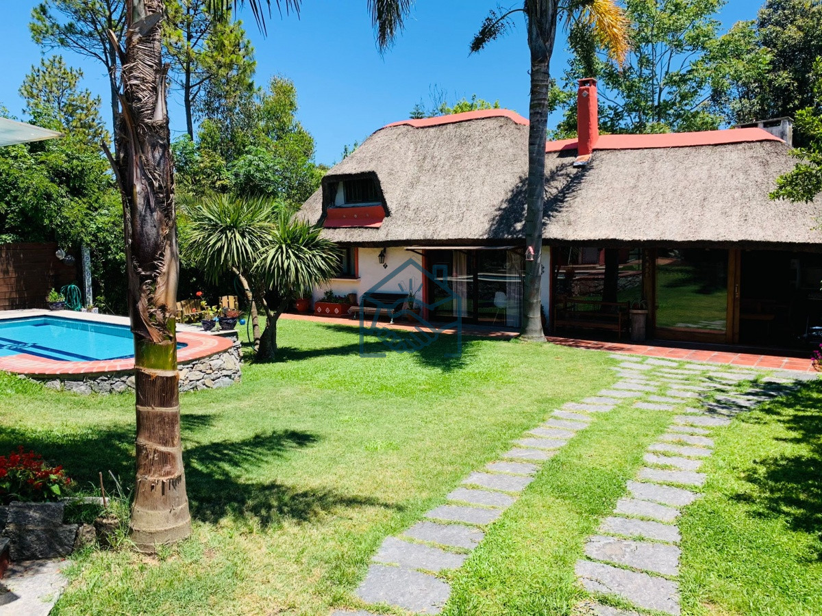 Casa ID.1476/PINARES-CON-EXCELENTES-DETALLES-4-DORMITOROS-PISCINA-BARBACOA-CERRADA - PINARES CON EXCELENTES DETALLES 4 DORMITOROS PISCINA BARBACOA CERRADA