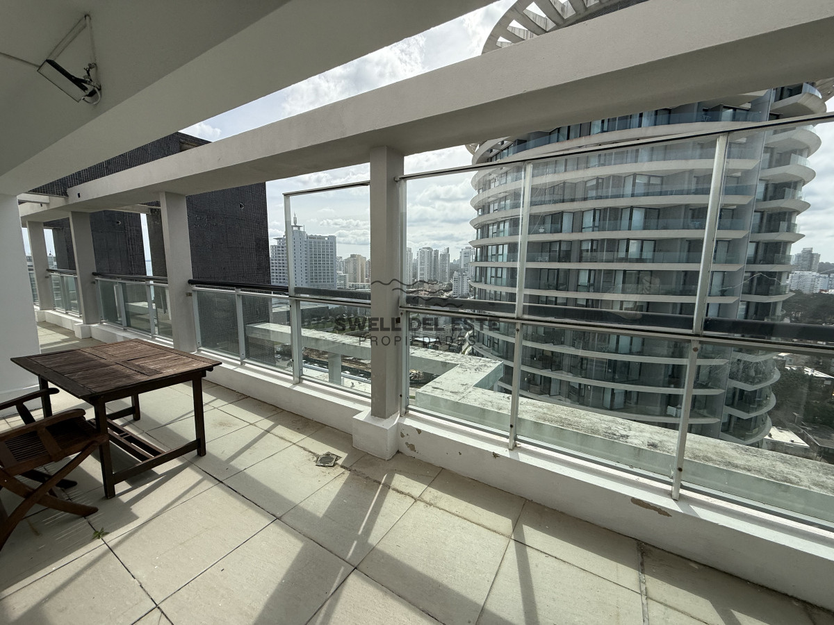 Apartamento ID.162 - ESPECTACULAR PENT HOUSE EN TORRE FRANCIA PUNTA DEL ESTE DE 2 DORMITORIOS