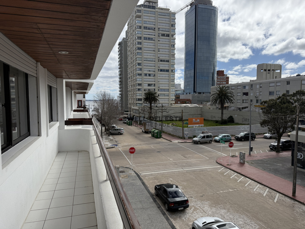 Apartamento ID.195 - VENTA PUNTA DEL ESTE 2 DORMITORIOS A PASITOS DEL PUERTO Y GORLERO CON AMENITIES