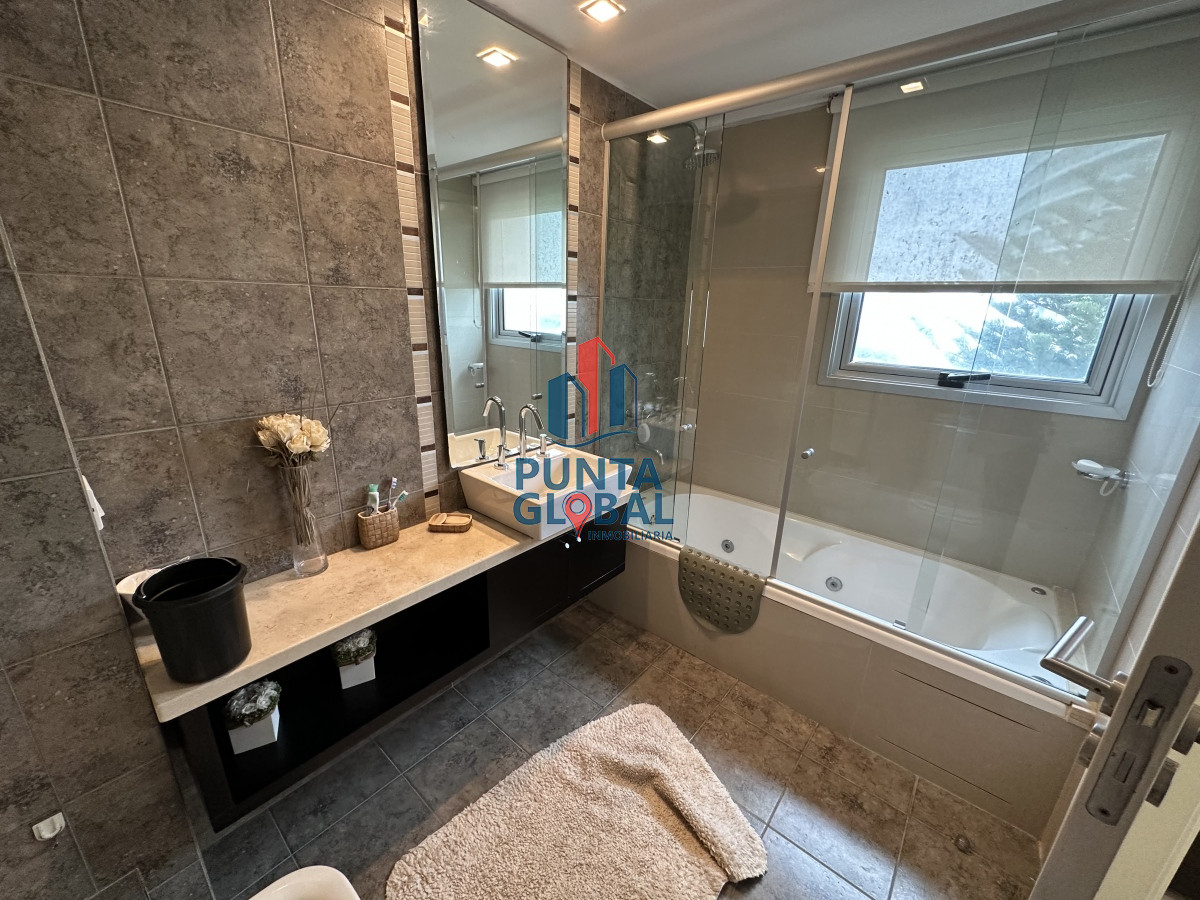Apartamento ID.217 - PLAYA MANSA 3 DORMITORIOS EN SUITE 