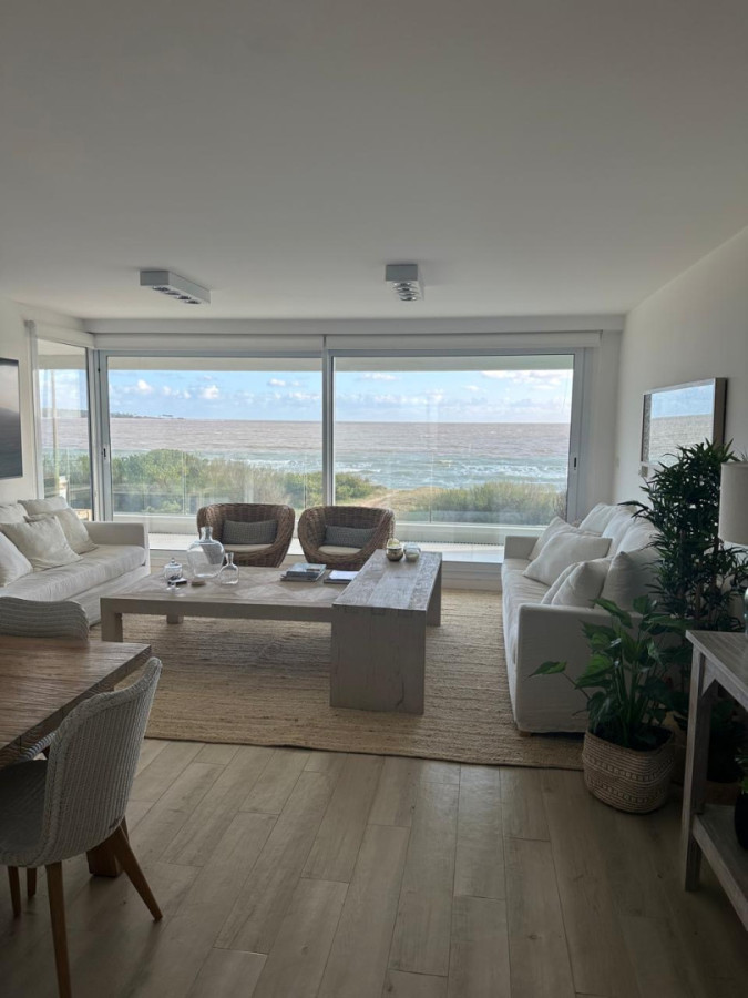 Apartamento ID.21097669 - EXCELENTE APARTAMENTO A LA VENTA CON TODA LA VISTA AL MAR PLAYA MANSA 3 DORMITORIOS