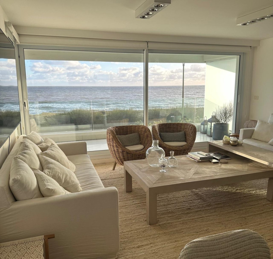 Apartamento ID.21097669 - EXCELENTE APARTAMENTO A LA VENTA CON TODA LA VISTA AL MAR PLAYA MANSA 3 DORMITORIOS