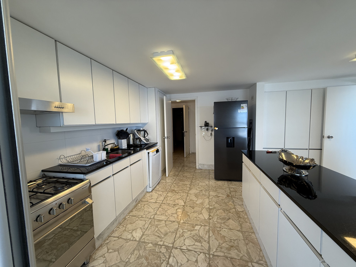 Apartamento ID.21097668 - RECIEN INGRESADO, 3 DORMITORIOS Y DEP. VENTA PRIMERA LINEA PLAYA MANSA