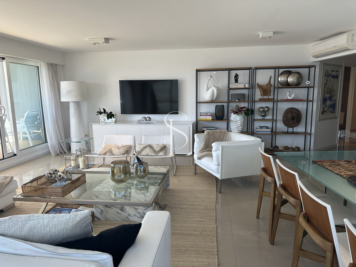 Apartamento ID.216 - VENTA EN PUNTA DEL ESTE 3 DORMITORIOS EN PLAYA MANSA