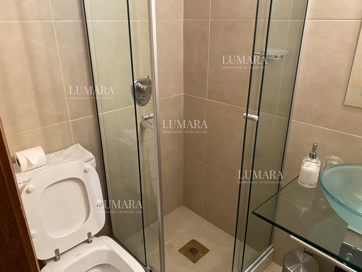 Apartamento ID.141 - HERMOSO APARTAMENTO 3 DORMITORIOS Y DEPENDENCIA VENTA EN PUNTA DEL ESTE