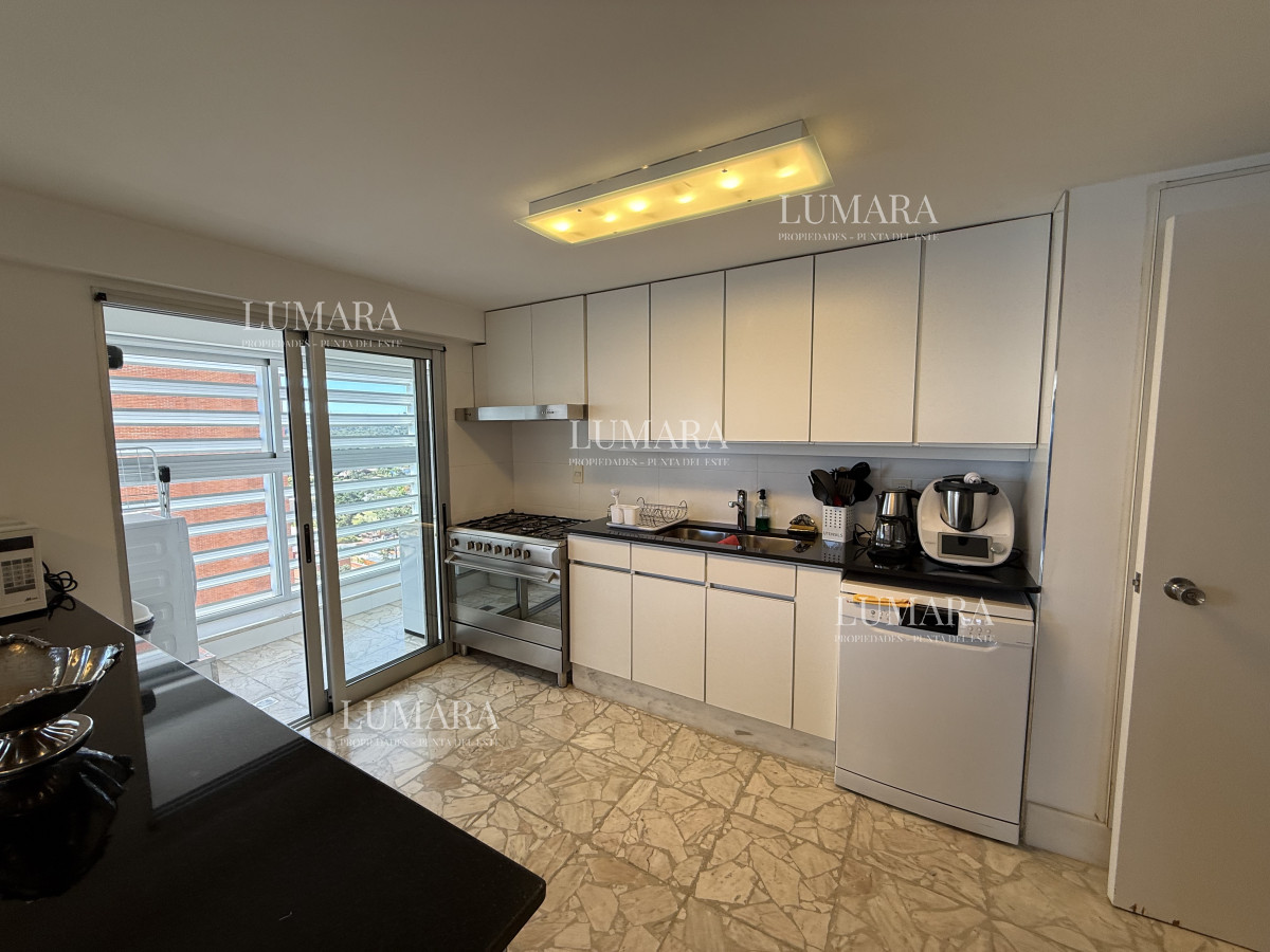Apartamento ID.3253 - RECIEN INGRESADO, 3 DORMITORIOS Y DEP. VENTA PRIMERA LINEA PLAYA MANSA