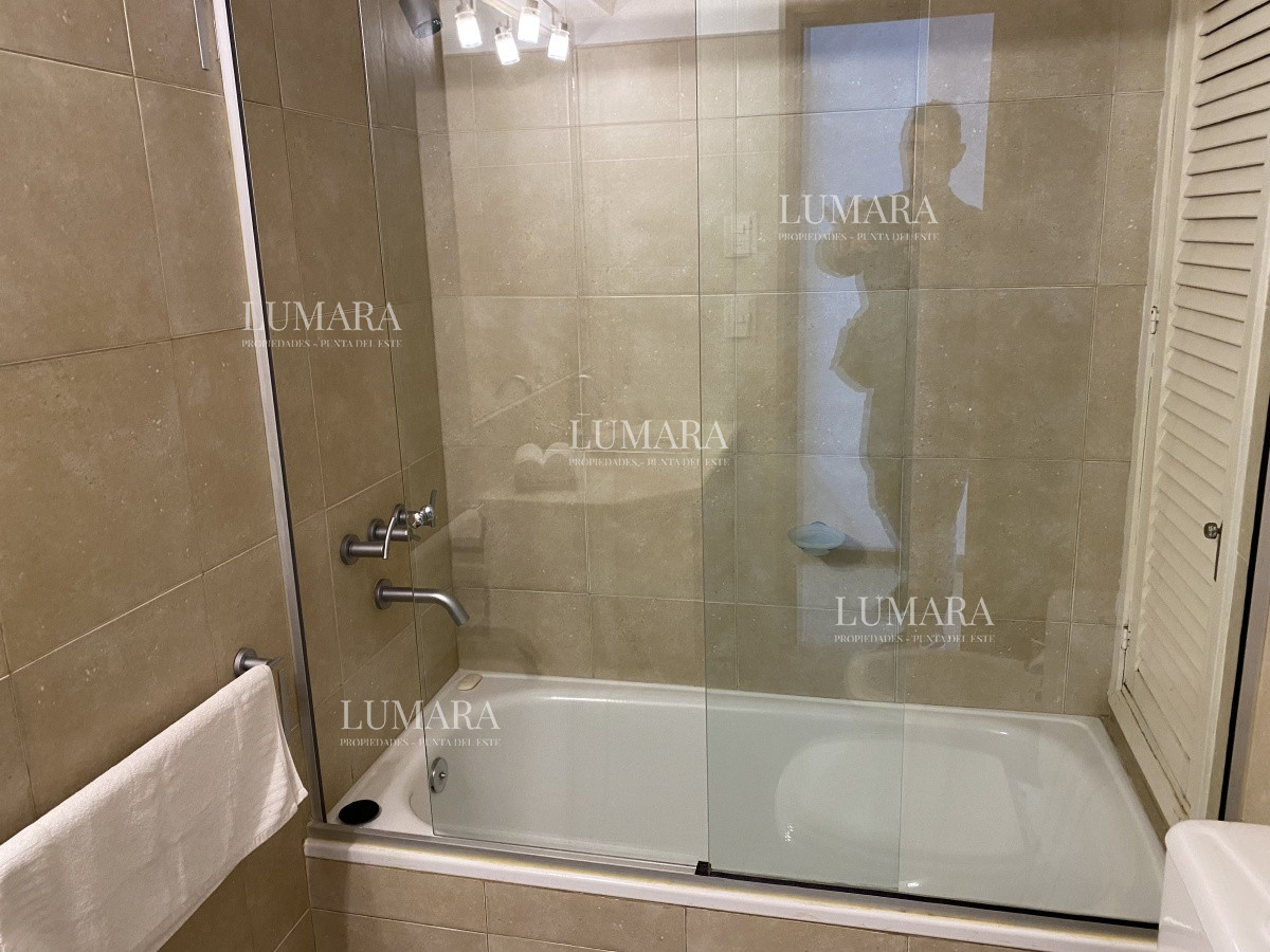 Apartamento ID.141 - HERMOSO APARTAMENTO 3 DORMITORIOS Y DEPENDENCIA VENTA EN PUNTA DEL ESTE