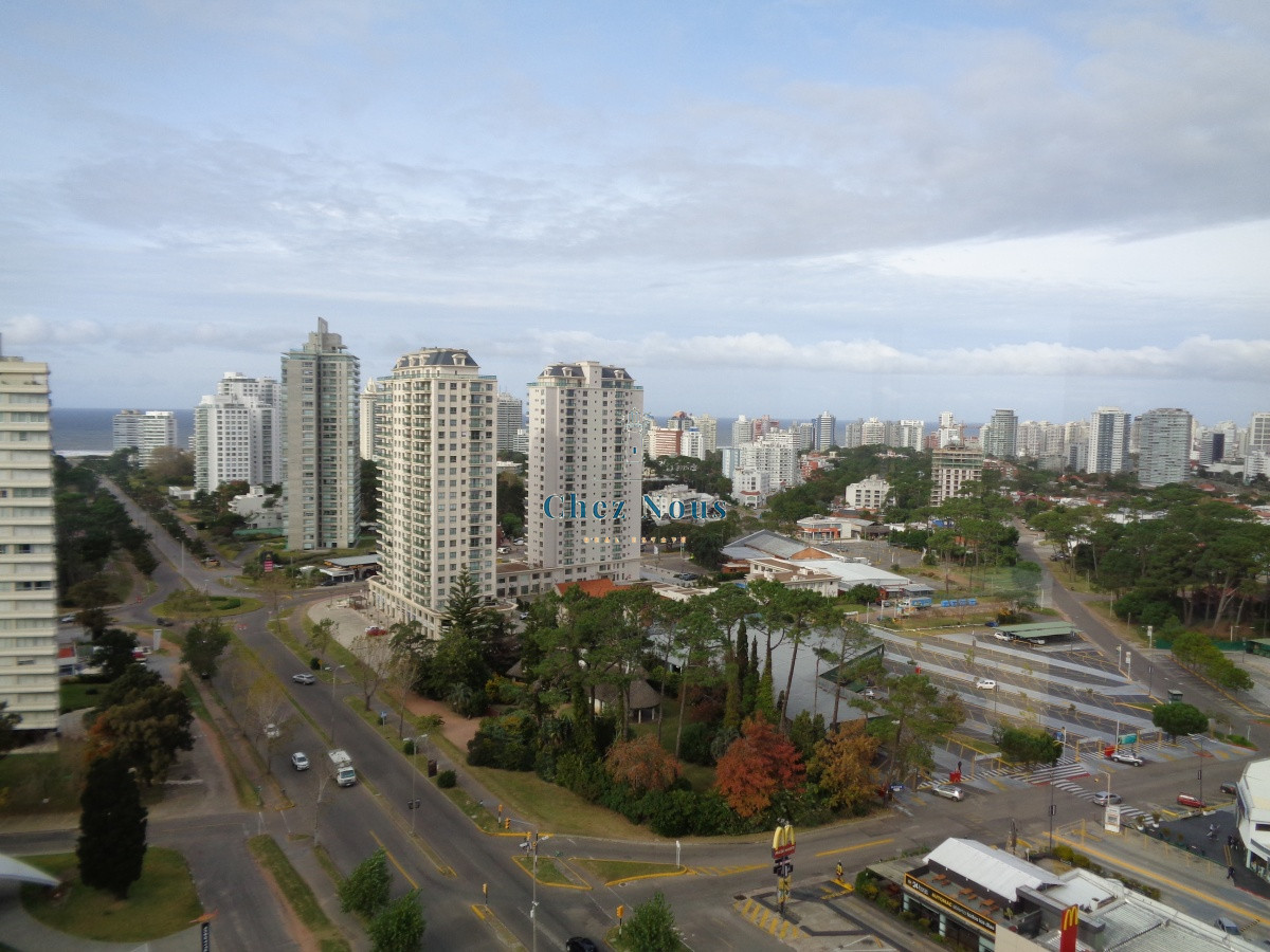 Apartamento ID.143 - ROOSEVELT TERRAZA CON PARRILLERO PROPIO 3 DORMITORIOS EN VENTA