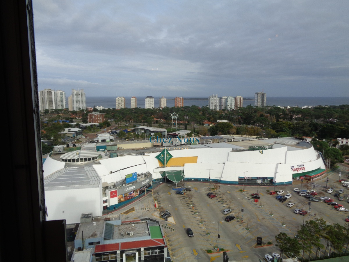 Apartamento ID.143 - ROOSEVELT TERRAZA CON PARRILLERO PROPIO 3 DORMITORIOS EN VENTA