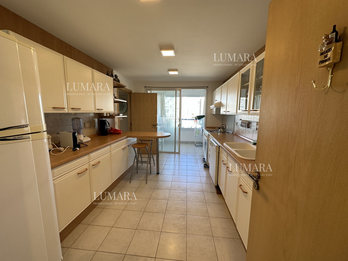 Apartamento ID.3155 - SUPER APARTAMENTO EN LA BRAVA, 3 DORMITORIOS Y DEP. PARRILLERO PROPIO EN VENTA PUNTA DEL ESTE