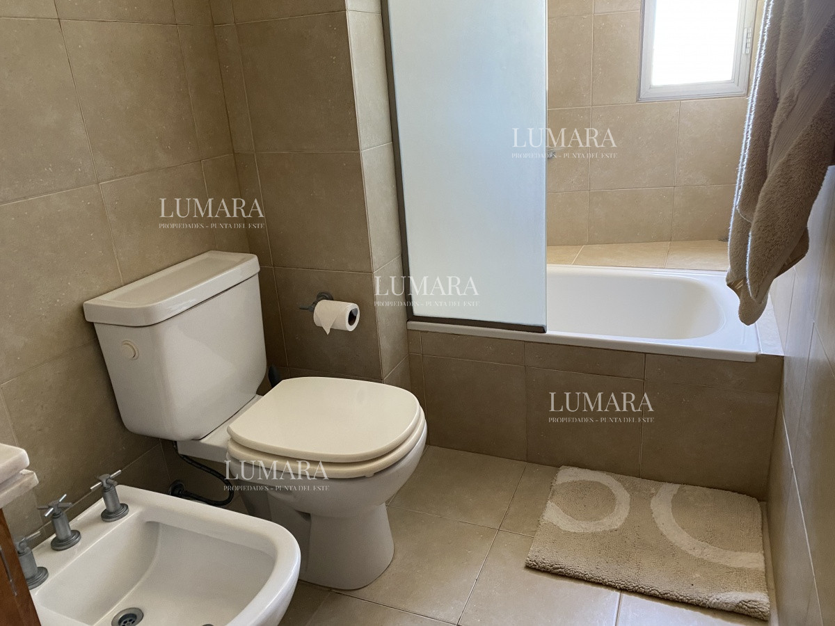 Apartamento ID.141 - HERMOSO APARTAMENTO 3 DORMITORIOS Y DEPENDENCIA VENTA EN PUNTA DEL ESTE