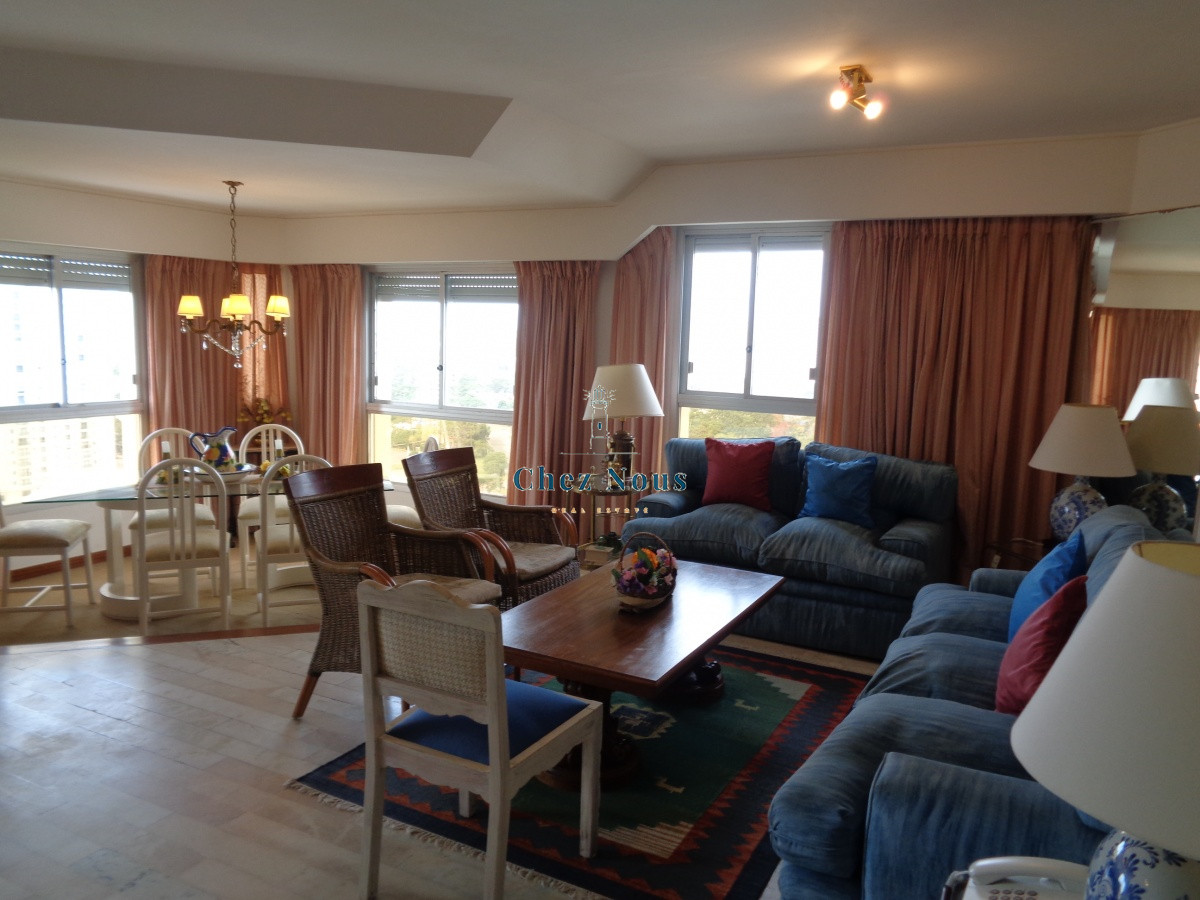 Apartamento ID.143 - ROOSEVELT TERRAZA CON PARRILLERO PROPIO 3 DORMITORIOS EN VENTA