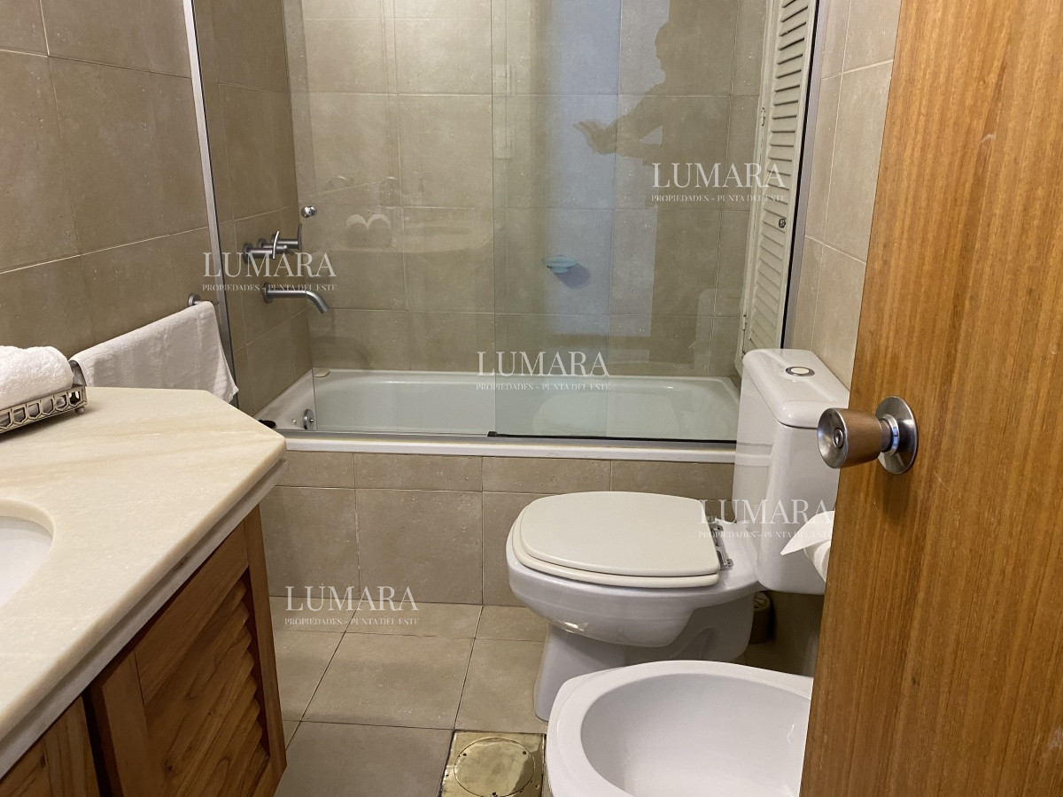 Apartamento ID.141 - HERMOSO APARTAMENTO 3 DORMITORIOS Y DEPENDENCIA VENTA EN PUNTA DEL ESTE