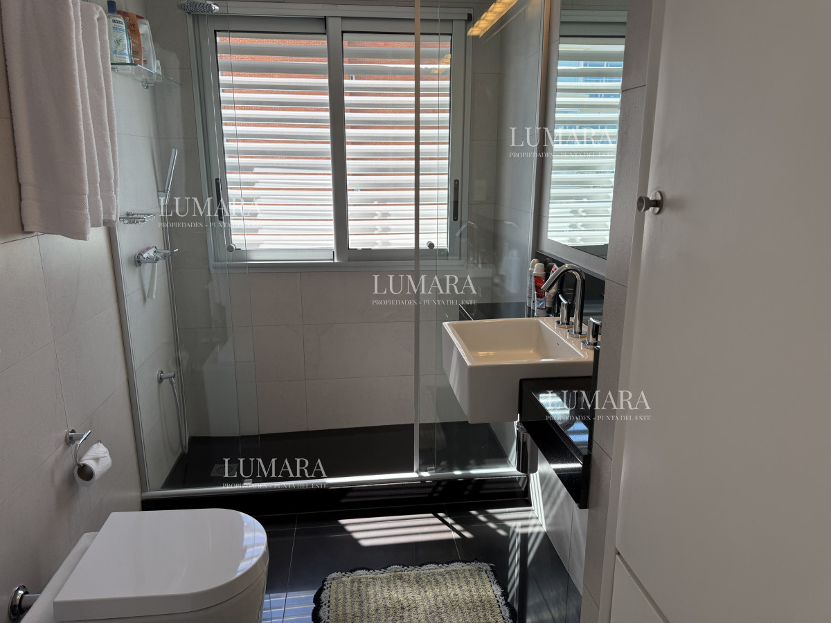Apartamento ID.3253 - RECIEN INGRESADO, 3 DORMITORIOS Y DEP. VENTA PRIMERA LINEA PLAYA MANSA
