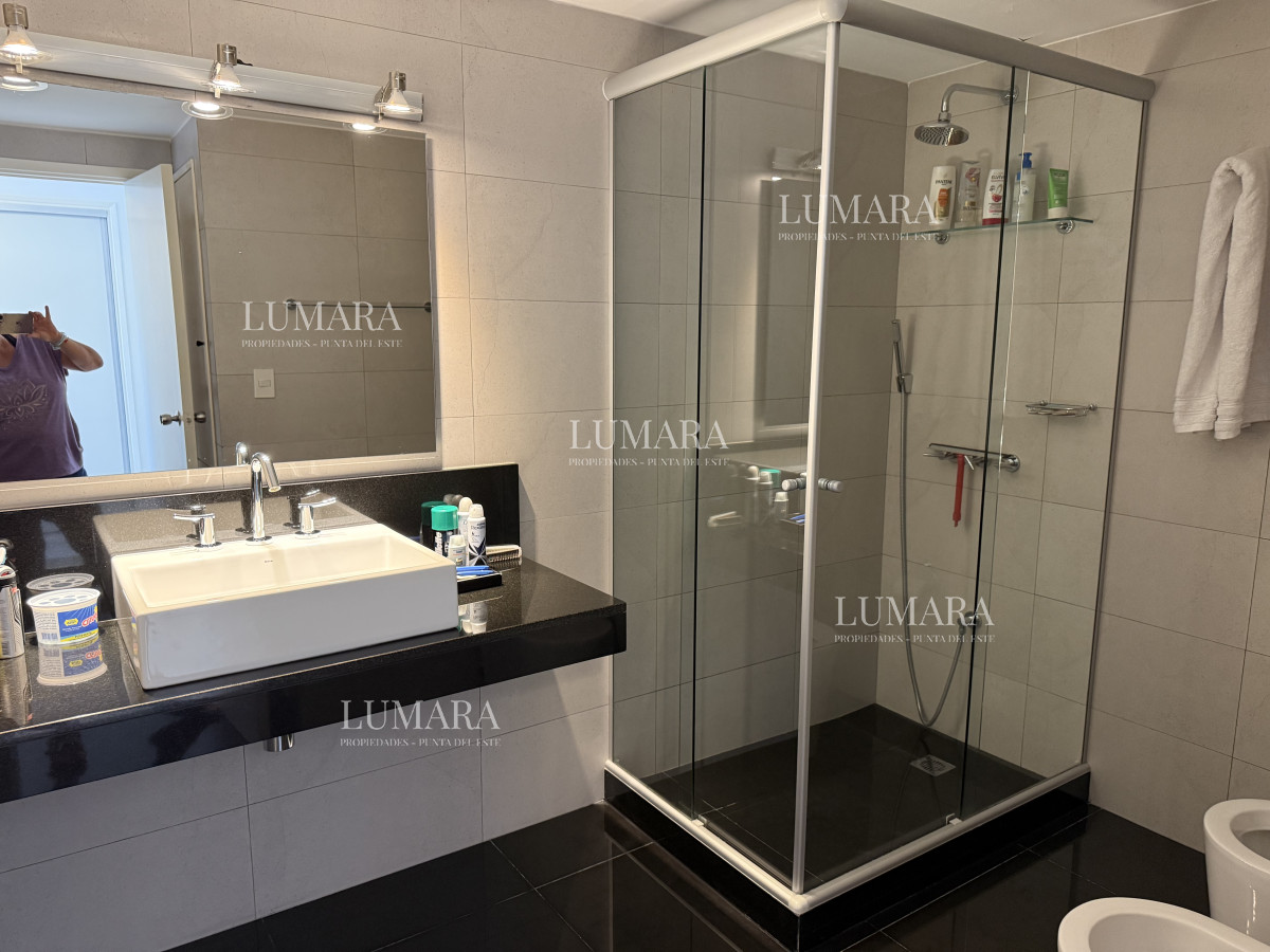 Apartamento ID.3253 - RECIEN INGRESADO, 3 DORMITORIOS Y DEP. VENTA PRIMERA LINEA PLAYA MANSA