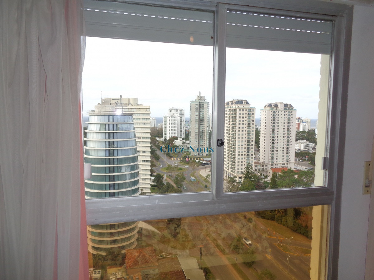 Apartamento ID.143 - ROOSEVELT TERRAZA CON PARRILLERO PROPIO 3 DORMITORIOS EN VENTA