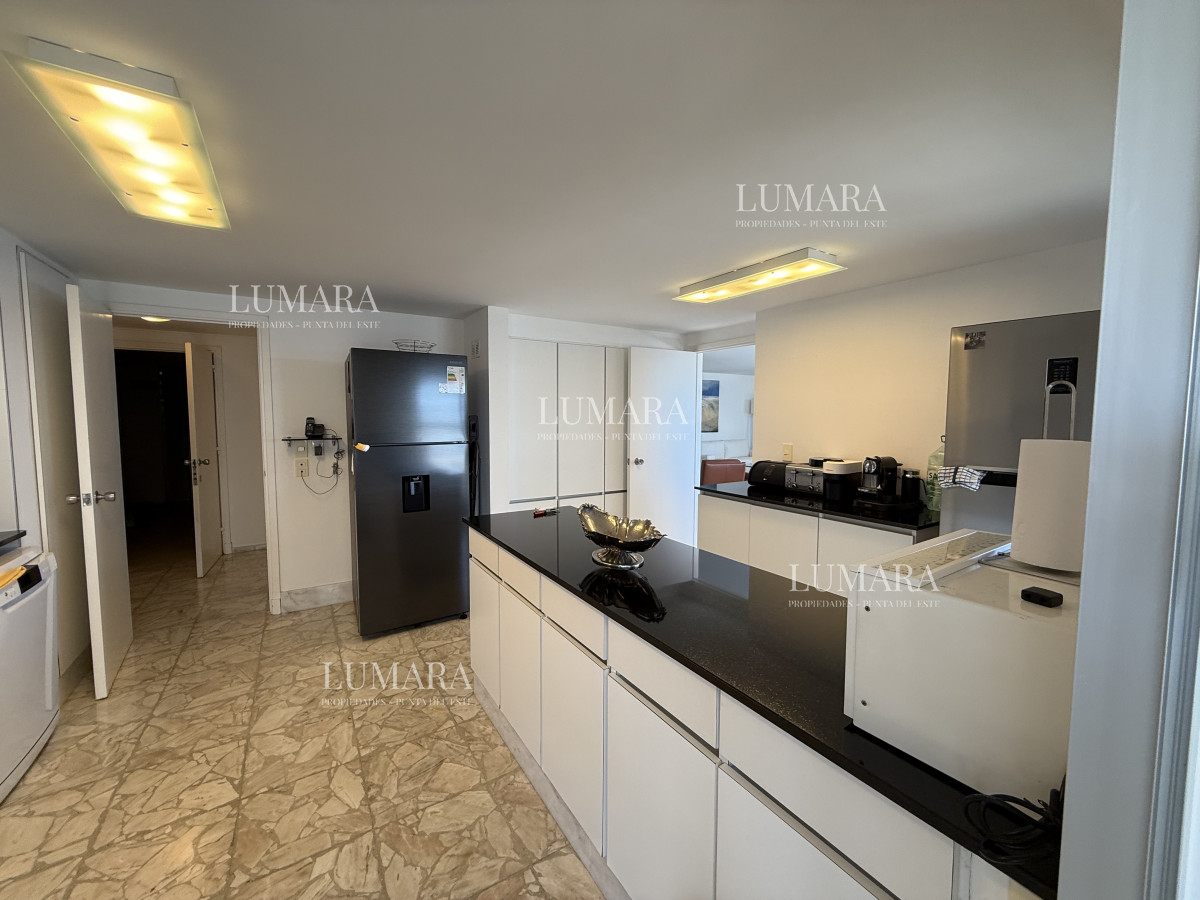Apartamento ID.3253 - RECIEN INGRESADO, 3 DORMITORIOS Y DEP. VENTA PRIMERA LINEA PLAYA MANSA