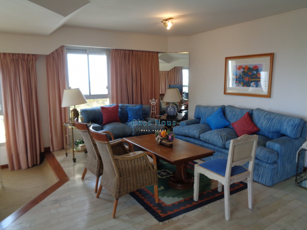 Apartamento ID.143 - ROOSEVELT TERRAZA CON PARRILLERO PROPIO 3 DORMITORIOS EN VENTA