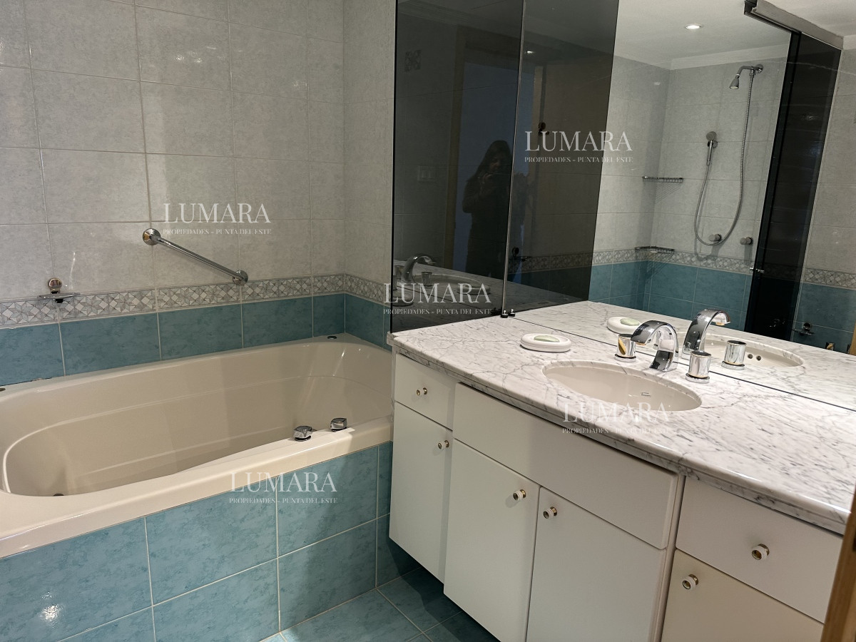 Apartamento ID.3155 - SUPER APARTAMENTO EN LA BRAVA, 3 DORMITORIOS Y DEP. PARRILLERO PROPIO EN VENTA PUNTA DEL ESTE