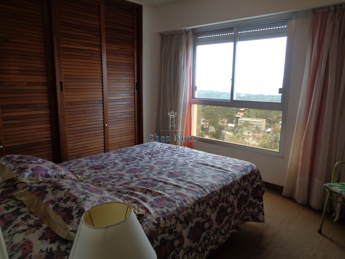Apartamento ID.143 - ROOSEVELT TERRAZA CON PARRILLERO PROPIO 3 DORMITORIOS EN VENTA