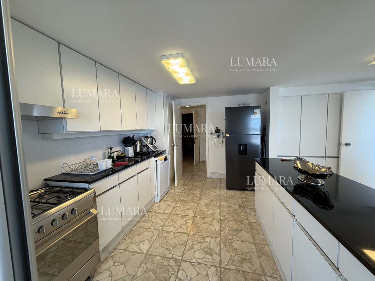 Apartamento ID.3253 - RECIEN INGRESADO, 3 DORMITORIOS Y DEP. VENTA PRIMERA LINEA PLAYA MANSA