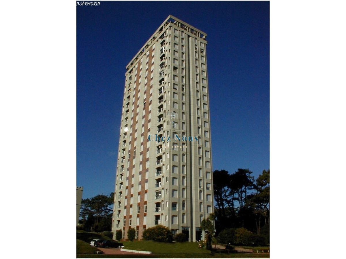 Apartamento ID.143 - ROOSEVELT TERRAZA CON PARRILLERO PROPIO 3 DORMITORIOS EN VENTA