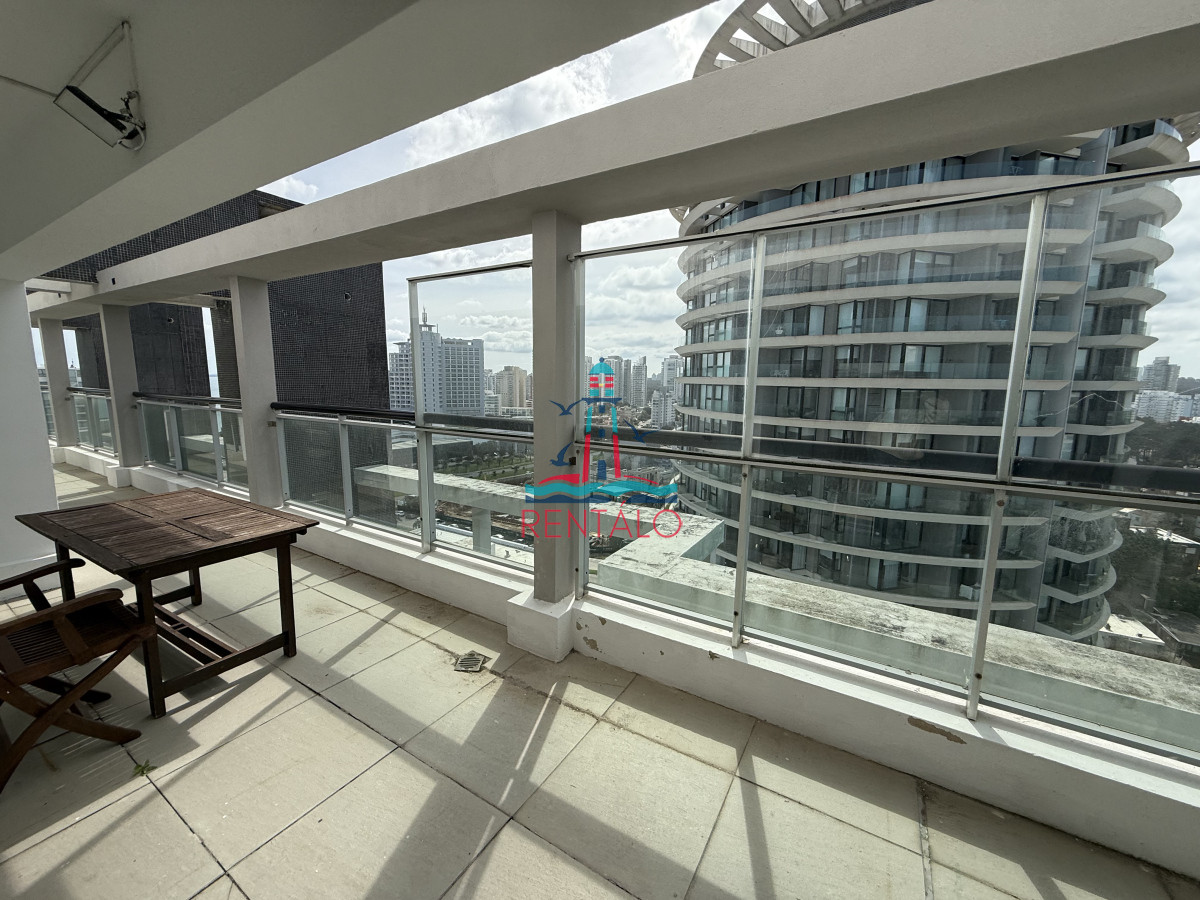 Apartamento ID.690 - ESPECTACULAR PENT HOUSE EN TORRE FRANCIA PUNTA DEL ESTE DE 2 DORMITORIOS