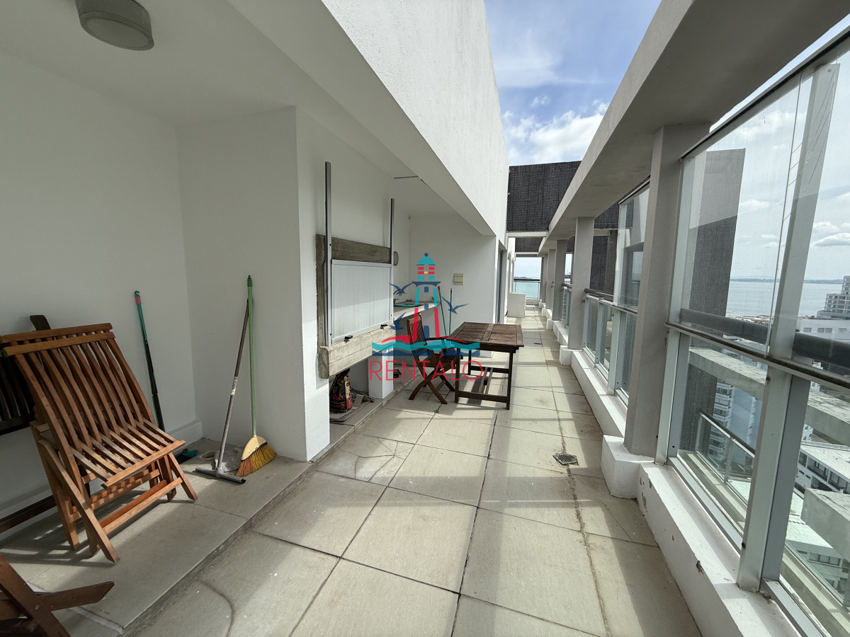 Apartamento ID.690 - ESPECTACULAR PENT HOUSE EN TORRE FRANCIA PUNTA DEL ESTE DE 2 DORMITORIOS