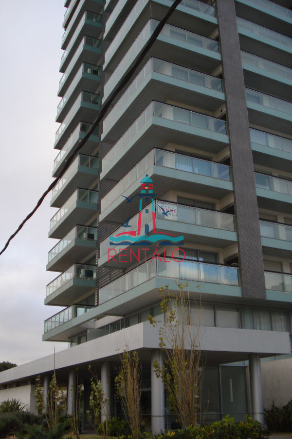 Apartamento ID.690 - ESPECTACULAR PENT HOUSE EN TORRE FRANCIA PUNTA DEL ESTE DE 2 DORMITORIOS