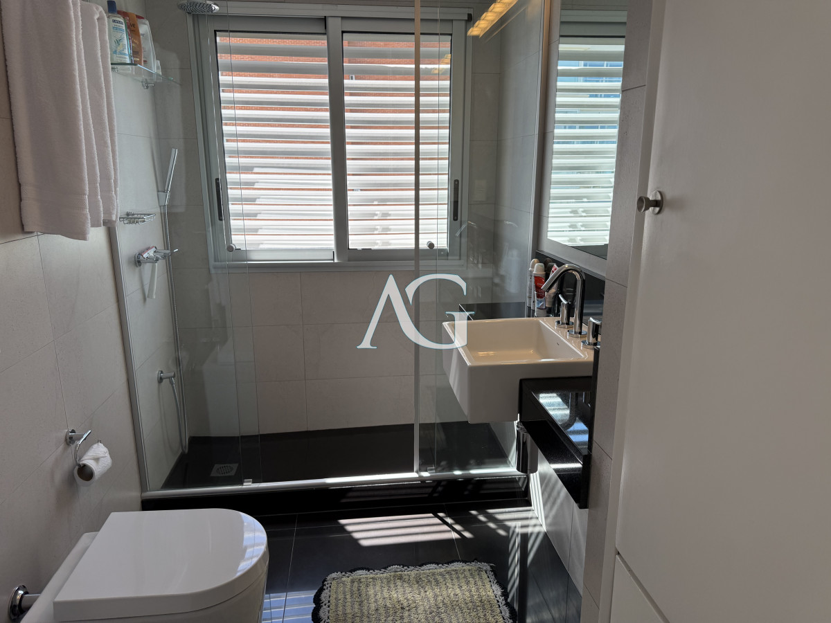 Apartamento ID.246 - RECIEN INGRESADO, 3 DORMITORIOS Y DEP. VENTA PRIMERA LINEA PLAYA MANSA