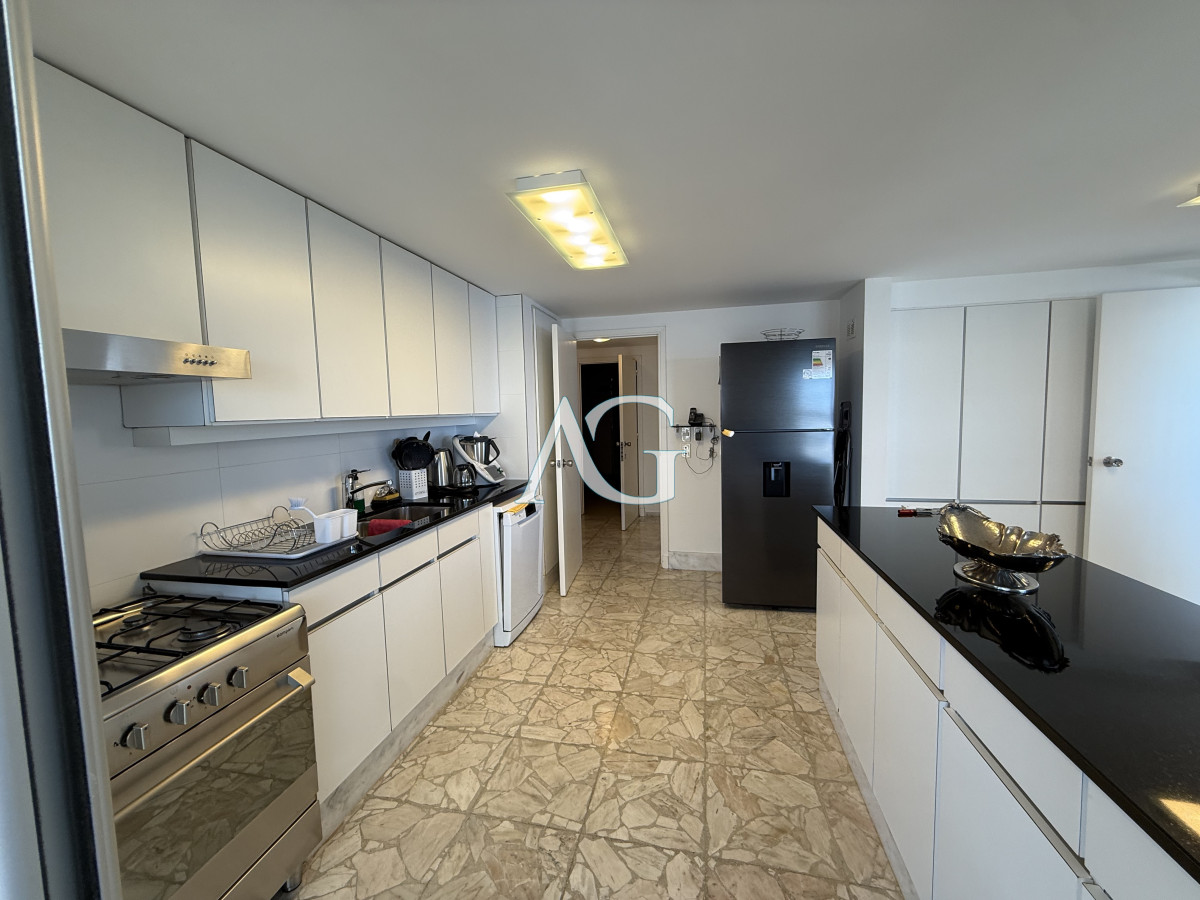 Apartamento ID.246 - RECIEN INGRESADO, 3 DORMITORIOS Y DEP. VENTA PRIMERA LINEA PLAYA MANSA