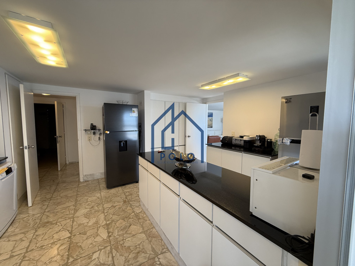 Apartamento ID.152 - VENTA  DEPARTAMENTO, 3 DORMITORIOS Y DEP.  PRIMERA LINEA PLAYA MANSA