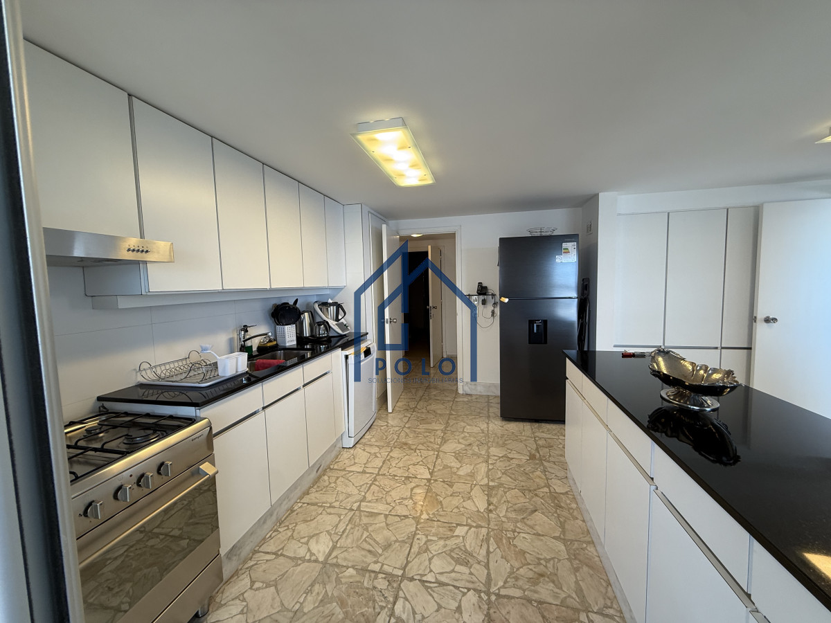 Apartamento ID.152 - VENTA  DEPARTAMENTO, 3 DORMITORIOS Y DEP.  PRIMERA LINEA PLAYA MANSA